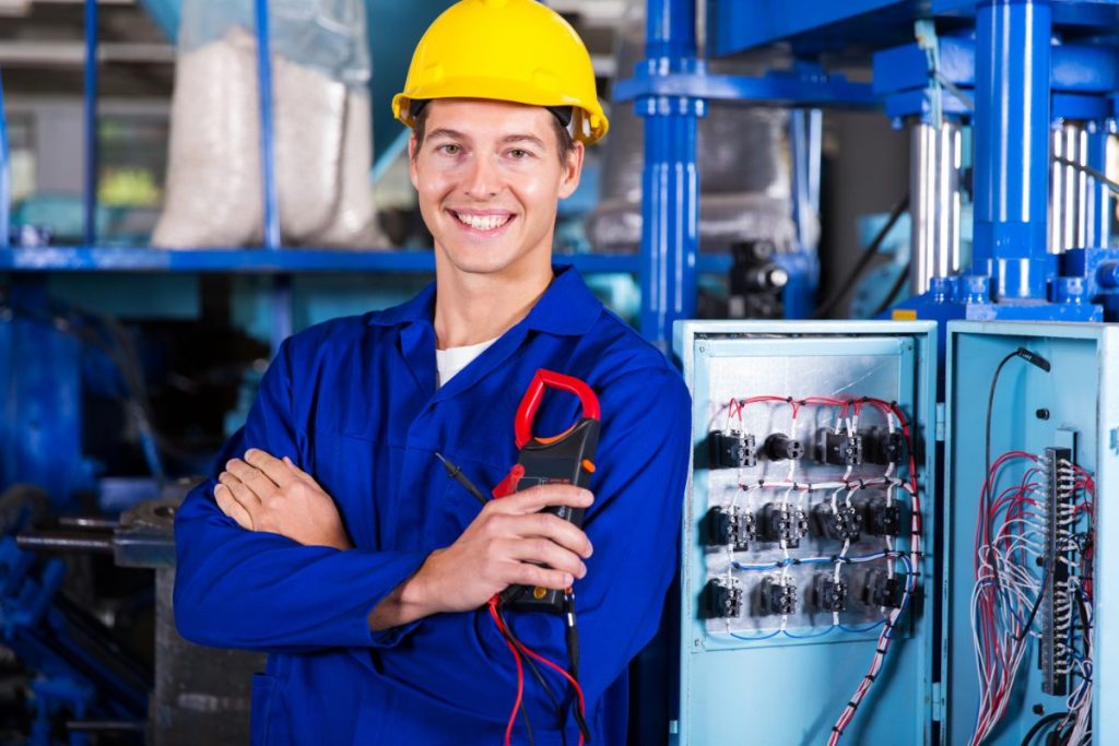 electricien-professionnel-sur-un-chantier